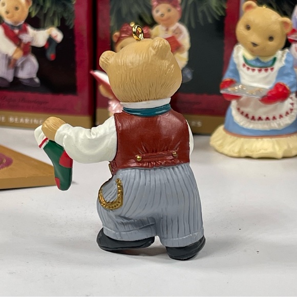 The Bearingers of Victoria Circle Vintage 1993 Hallmark Keepsake Ornamen… - Picture 5 of 11